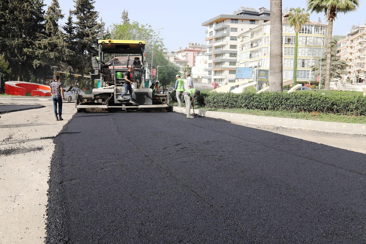 Antakya Harbiye Caddesi asfaltlanıyor