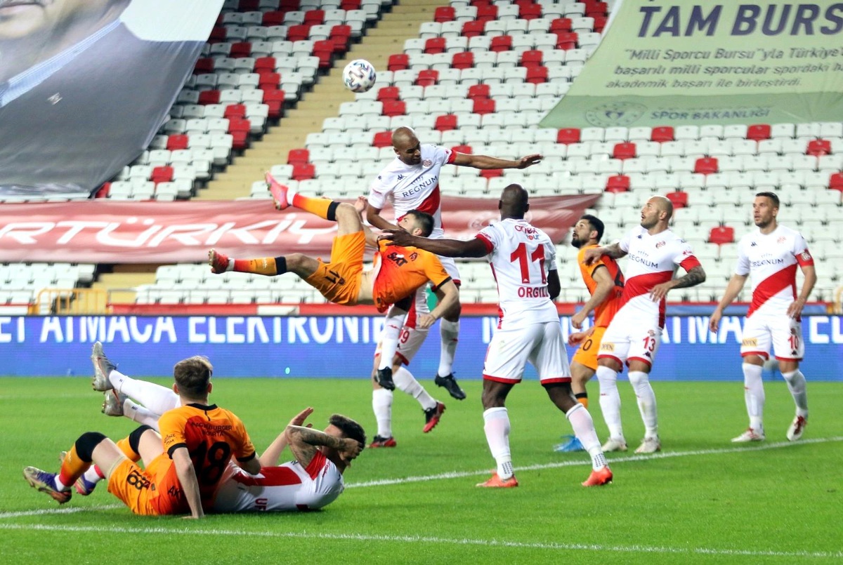 Antalyaspor, rakiplerinin puan kaybetmesini bekleyecek