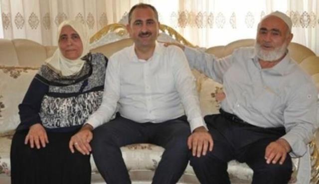 Bakan olsan da değişmiyor! Annesini geçen ay kaybeden Abdulhamit Gül'den duygusal Anneler Günü paylaşımı