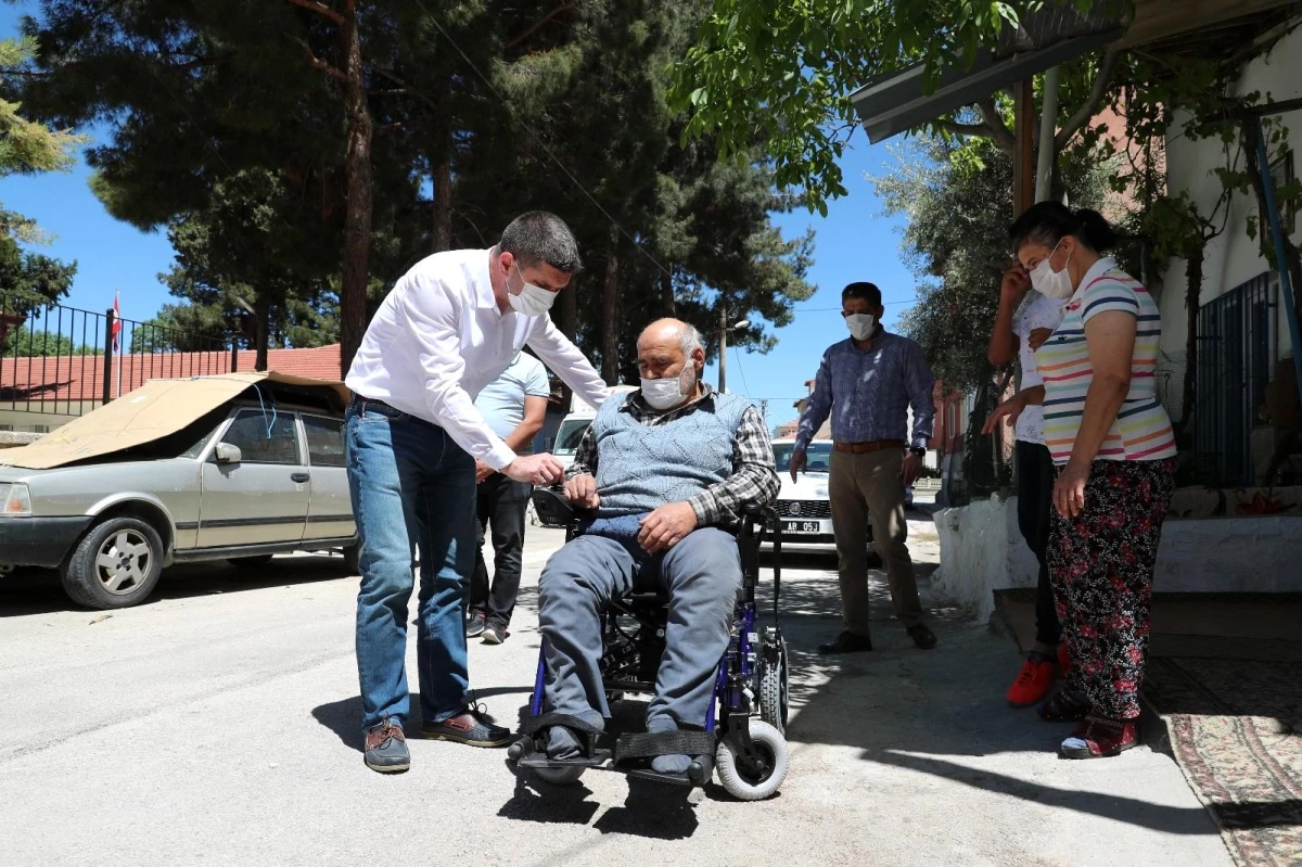 Başkan Ercengiz\'den engelli çifte akülü Araç
