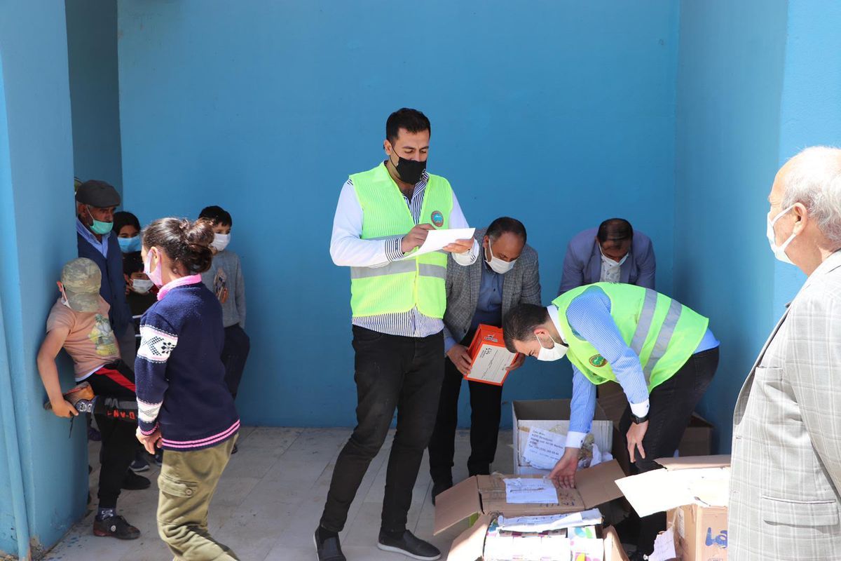 Başkan Sayan\'dan 250 çocuğa bayramlık elbise ve ayakkabı