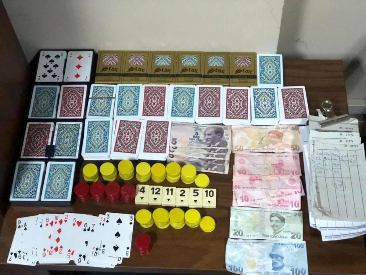 Denizli\'de 3 adreste kumar oynayan 25 şüpheliye 33 bin 400 TL idari para cezası
