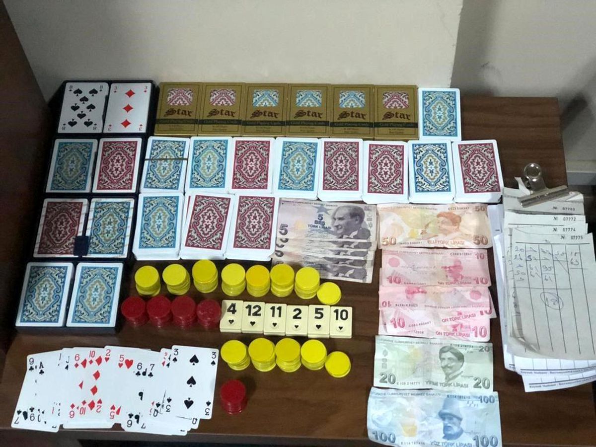 Denizli\'de 3 adreste kumar oynayan 25 şüpheliye 33 bin 400 TL idari para cezası