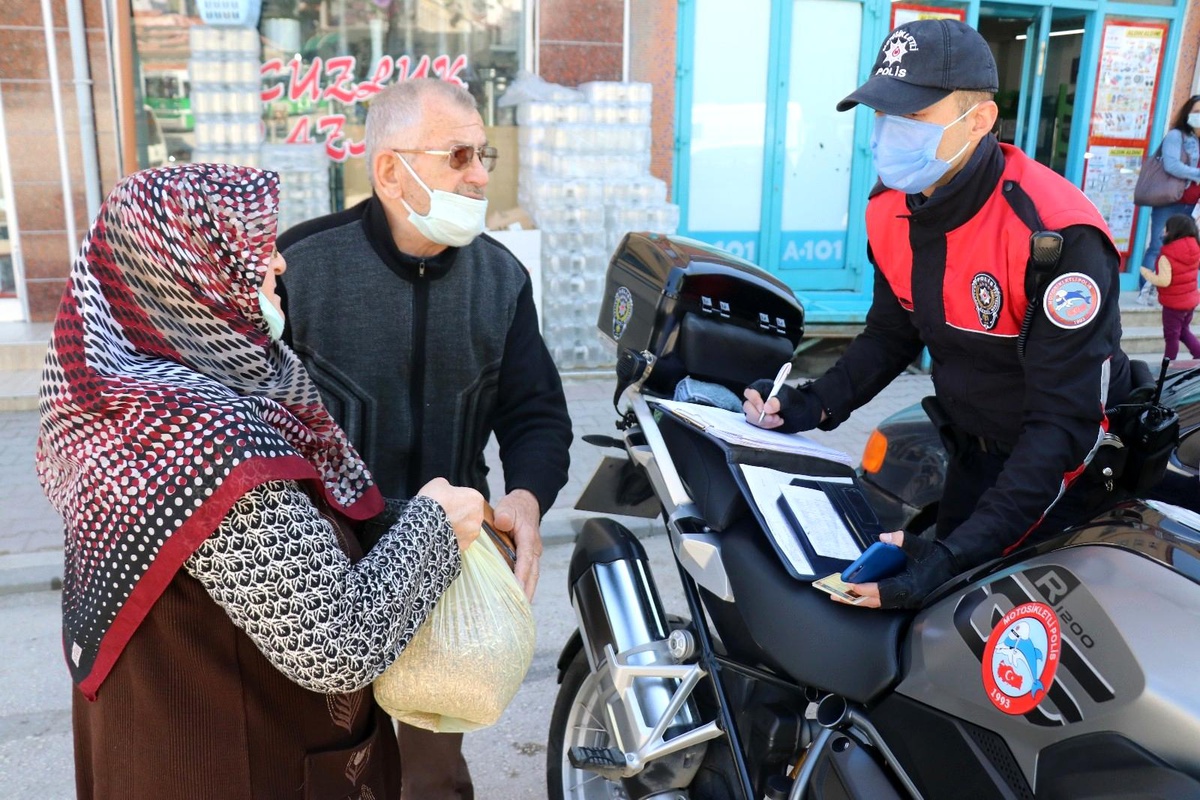Güvercinleri beslemek isteyen yaşlı çifte kısıtlama ihlali cezası