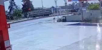 Hhafif ticari aracın tıra çarpma anı güvenlik kamerasına yansıdı