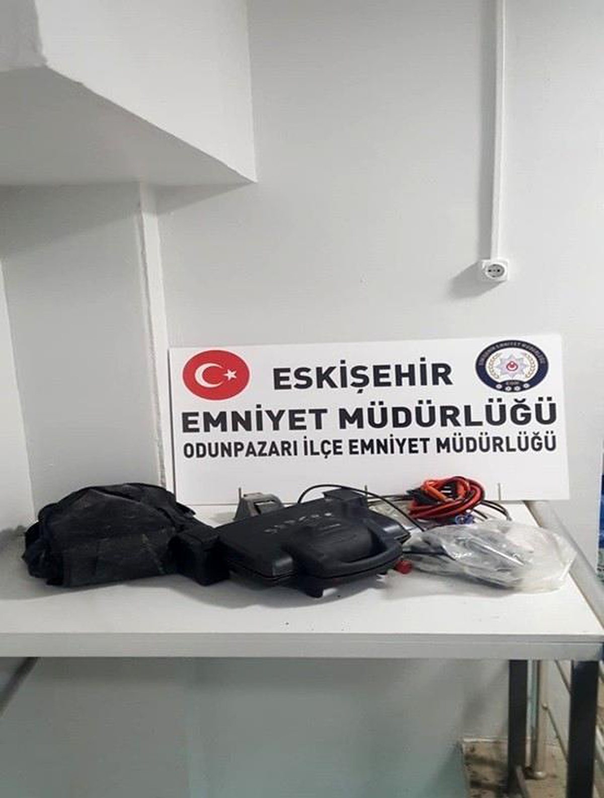 Son dakika: Hırsızlık şüphesi taşıyan 2 kişi gözaltına alındı