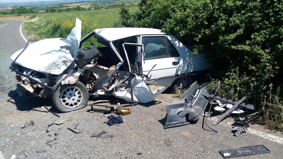 Hurdaya dönen bu araçtan sağ çıktı