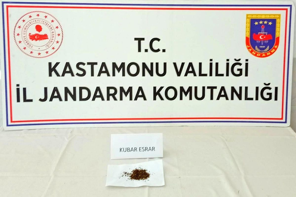 İnebolu\'da durdurulan araçta esrar maddesi yakalandı