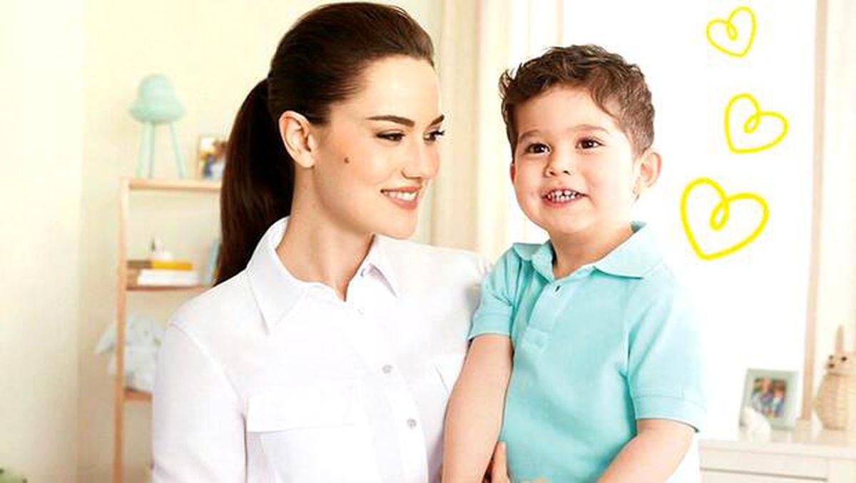 Karan Özçivit 2 yaşında kameralara \'merhaba\' dedi.