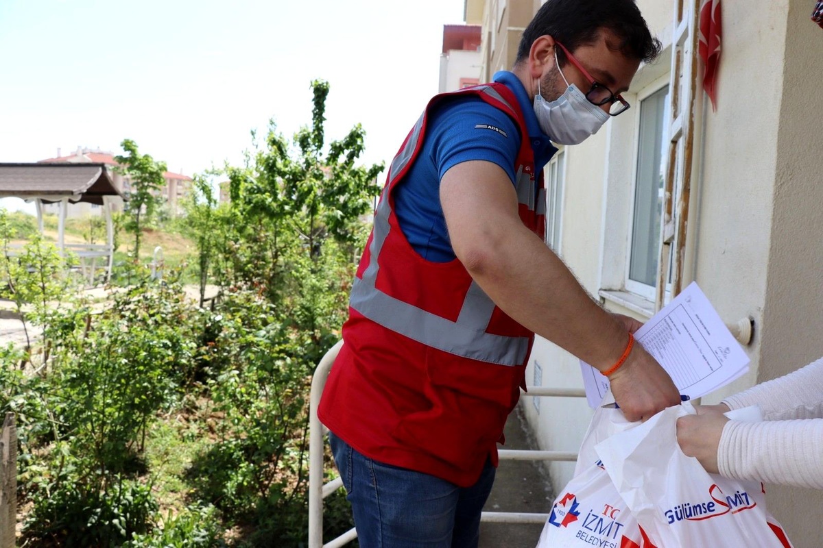 Kardeş Eller ihtiyaç sahiplerinin yüzünü güldürüyor