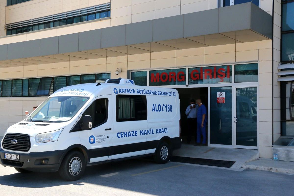 Kocasını bıçaklayarak öldürdü