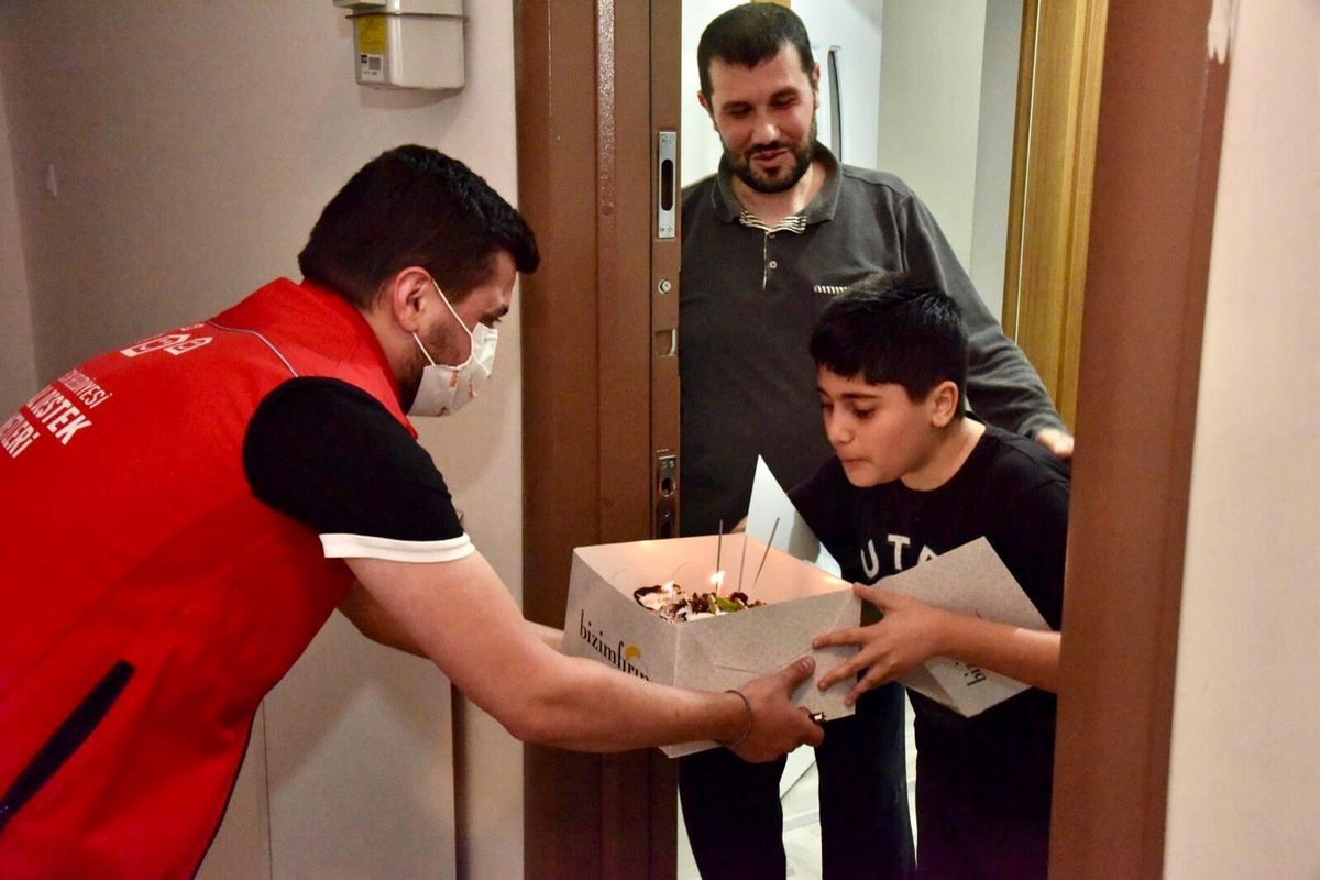 Minik Ali Sina\'ya doğum günü sürprizi