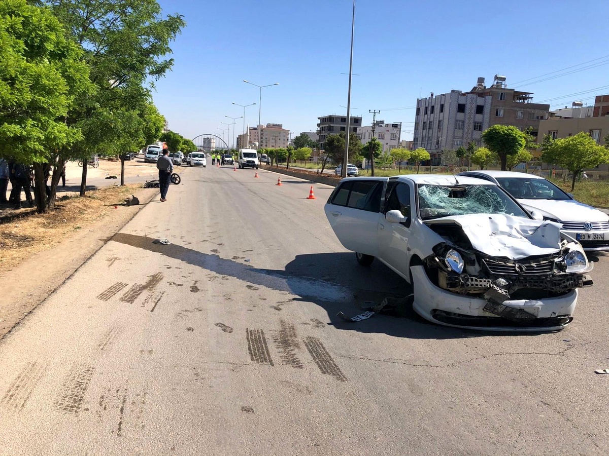 Otomobil motosiklete çarptı: 1 yaralı
