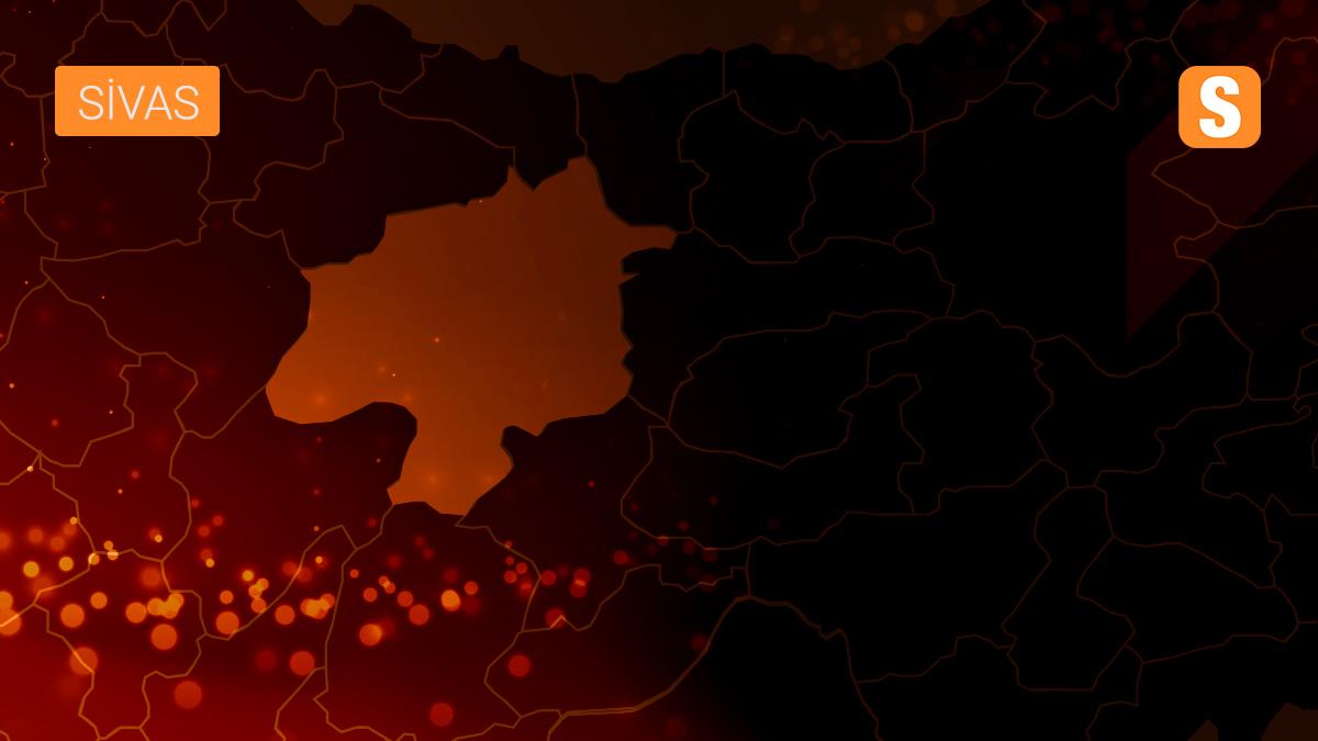 Sivas Valisi Ayhan, Gürün\'de etkili olan sağanak ve dolunun ardından zarar gören evleri inceledi