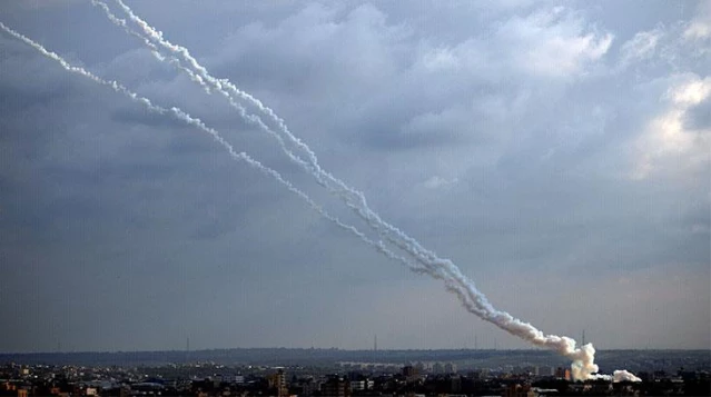 Hamas'n verdii sre doldu, srail'e roket saldrs balad