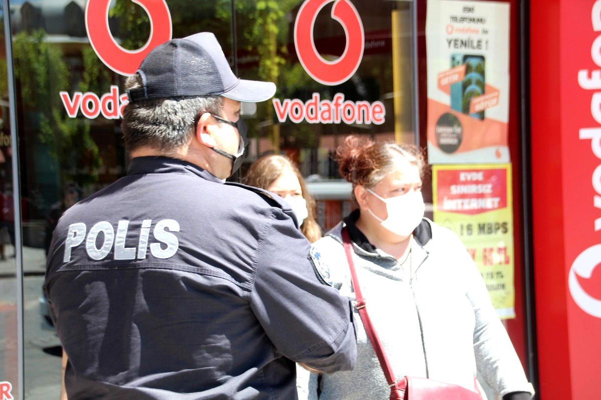 Uşak\'ta korona virüs denetimlerinde 427 kişiye 384 bin 300 TL para cezası kesildi