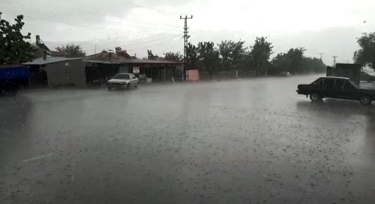 Üzümlü\'de dolu yağışı etkili oldu