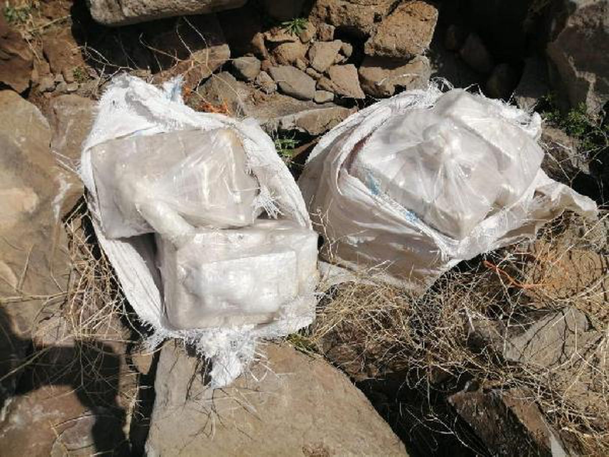 Son dakika: Van\'da, arazide ve ölü at sırtında 102 kilo eroin ele geçirildi