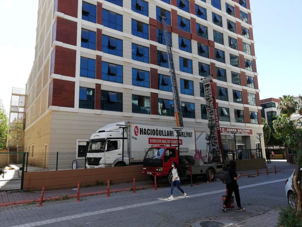 Adana\'da adliye binalarında taşınma işlemleri sürüyor