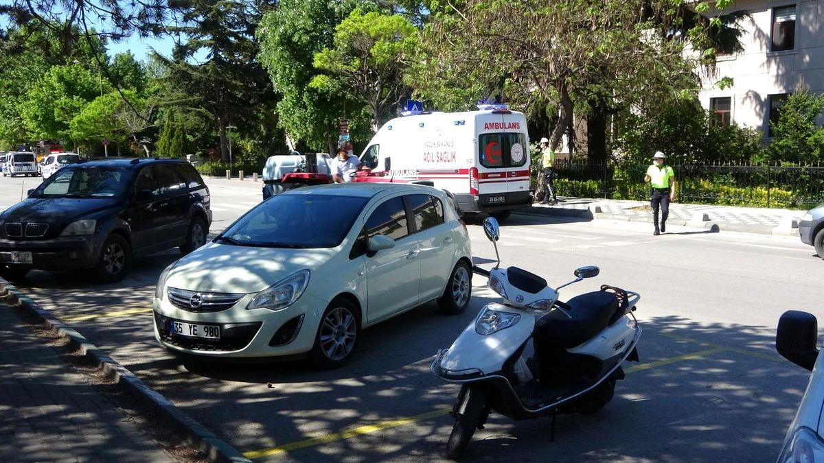 Direksiyon hakimiyetini kaybeden motor sürücüsü yaralandı
