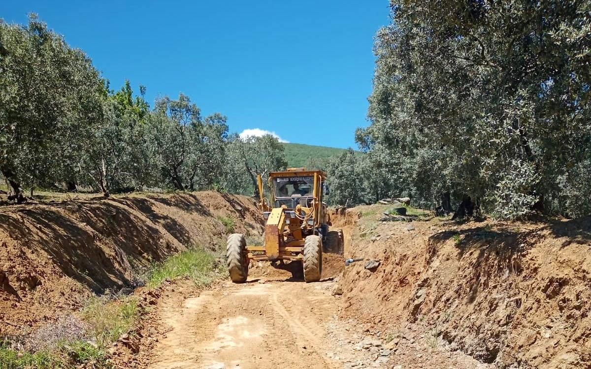 Erdek\'te arazi yolları onarılıyor