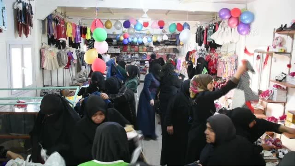 İHH, Suriye\'de bayram öncesi kıyafet yardımıyla binlerce yetimin yüzünü güldürdü
