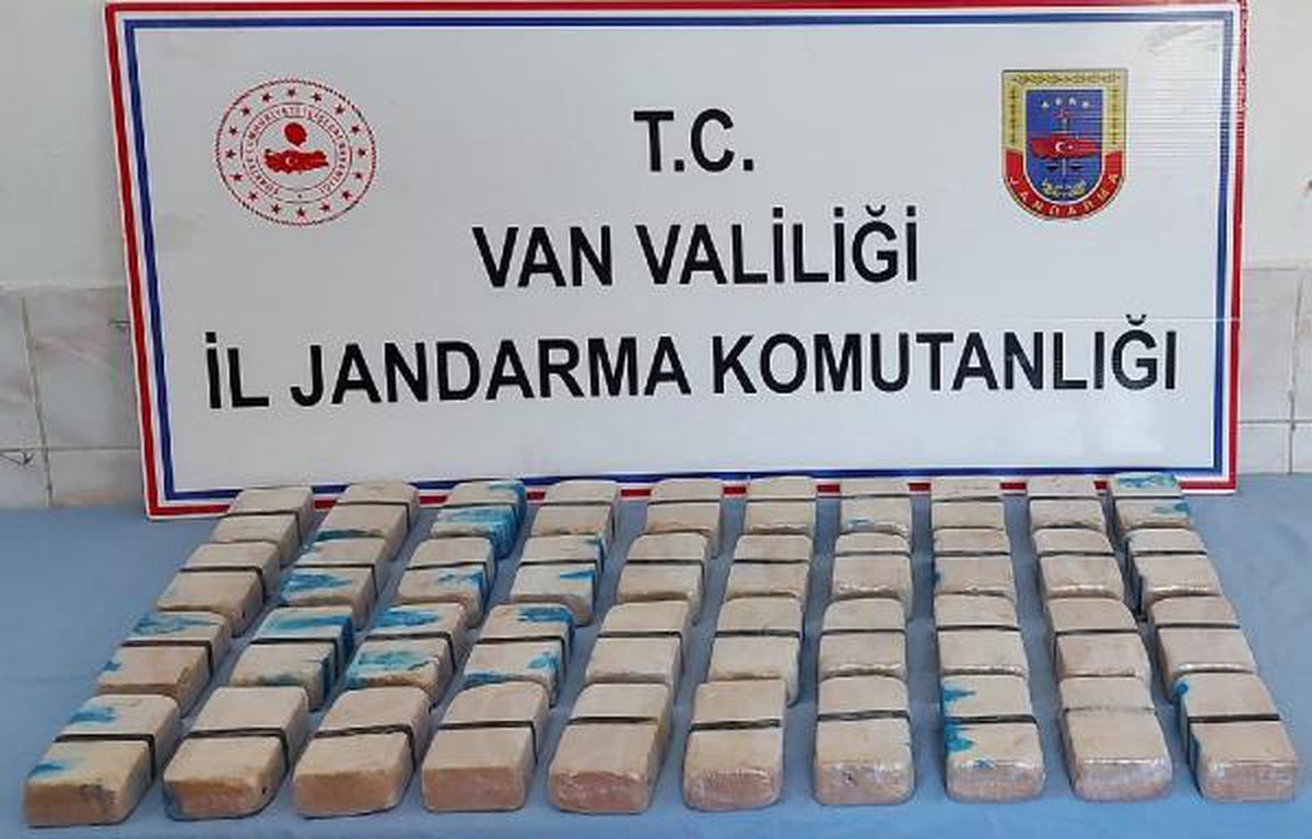 İran sınırında atlı gruba müdahale edildi, bölgede 21 kilo eroin ele geçirildi