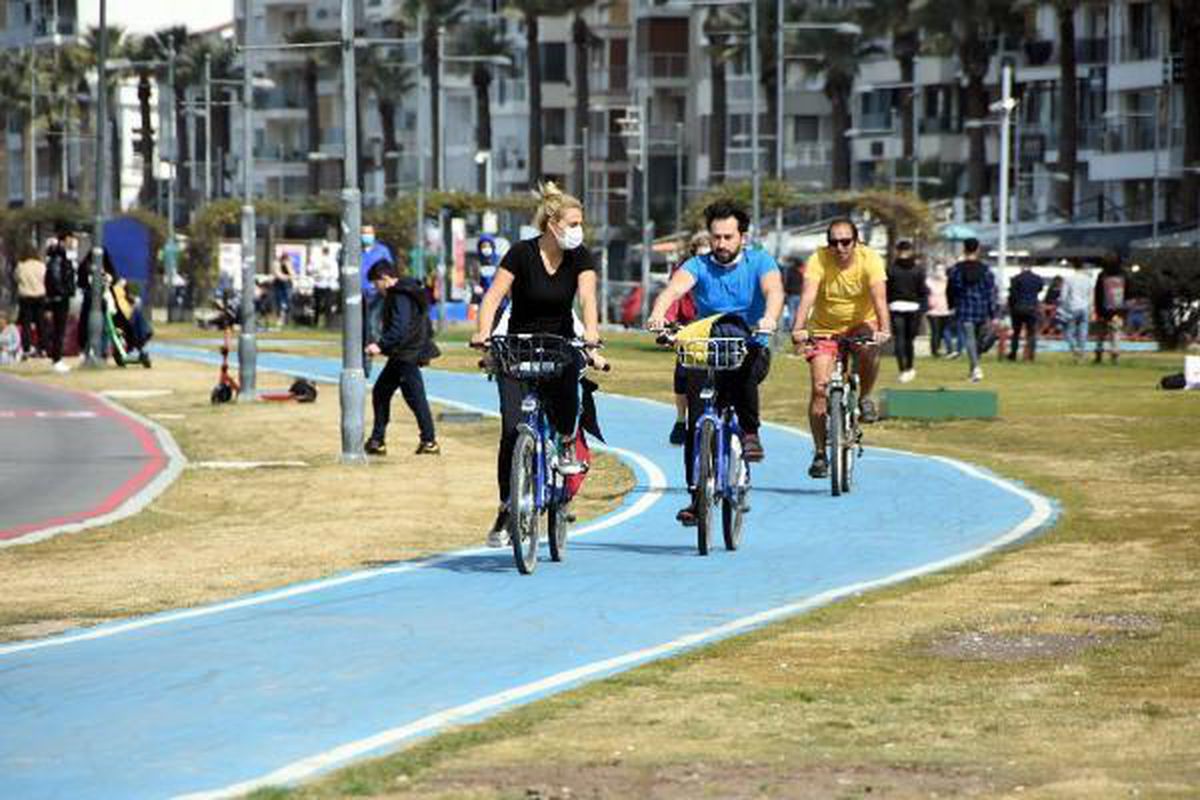 İzmir\'de koronavirüs vakaları azalmaya devam ediyor