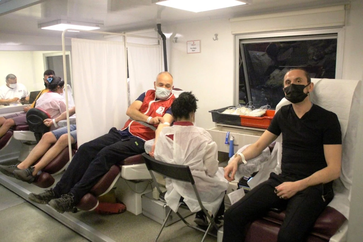 Kan vermeye gelen Tuncay Şanlı herkesi kan bağışına davet etti