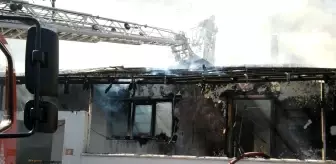 Son dakika haberleri | Maltepe'de gecekondunun alev alev yandığı anlar kamerada