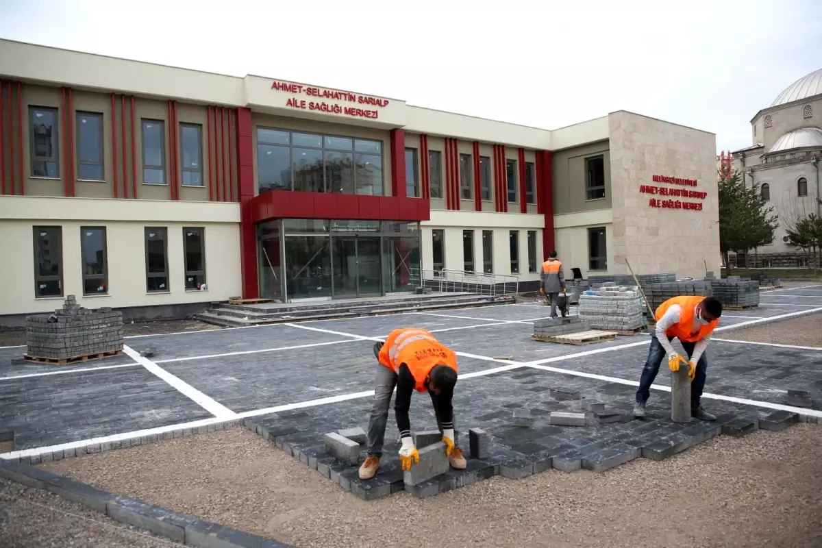 Melikgazi Belediyesi ilçenin dört bir yanında hummalı bir çalışma yürütüyor