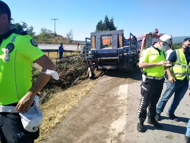 Son dakika haberleri: Otoyolda devrilen kamyonun sürücüsü hayatını kaybetti Son dakika haberleri: Otoyolda devrilen kamyonun sürücüsü hayatını kaybetti