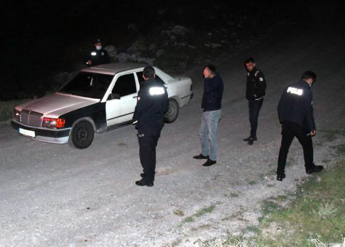 Polisin \'dur\' ihtarına uymayan 3 kişi, kovalamacayla yakalandı