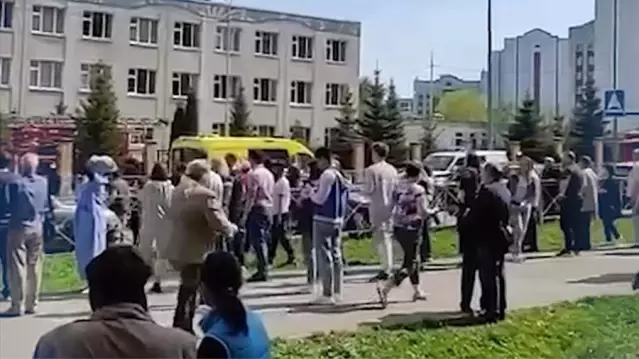 Son Dakika: Rusya'da okula silahlı saldırı: 13 kişi hayatını kaybetti, 3 kişi yaralandı Son Dakika: Rusya'da okula silahlı saldırı: 13 kişi hayatını kaybetti, 3 kişi yaralandı