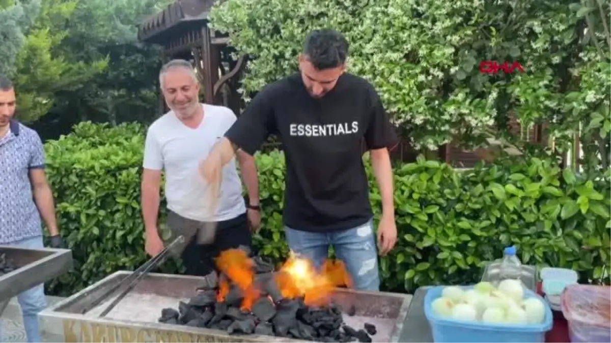 Son dakika haberleri! SPOR Adana Demirsporlu futbolcular iftarda mangal yaktı; "Şampiyonluk ateşini yaktık"