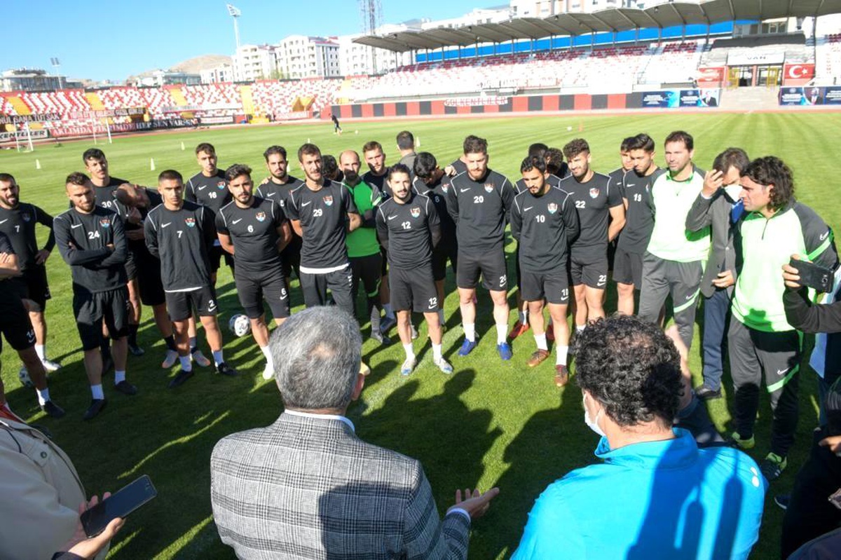 Vali Bilmez\'den Vanspor\'a moral ziyareti