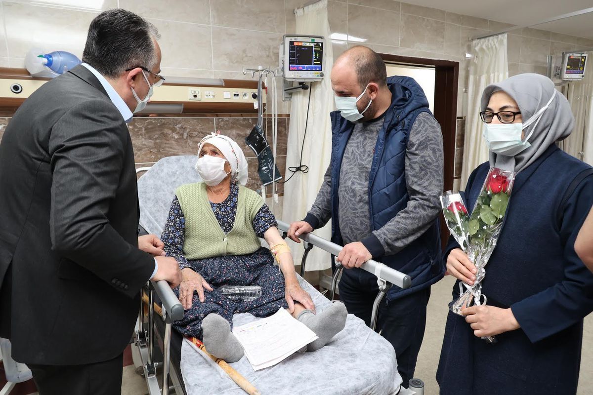 Başkan Savran hemşireleri unutmadı