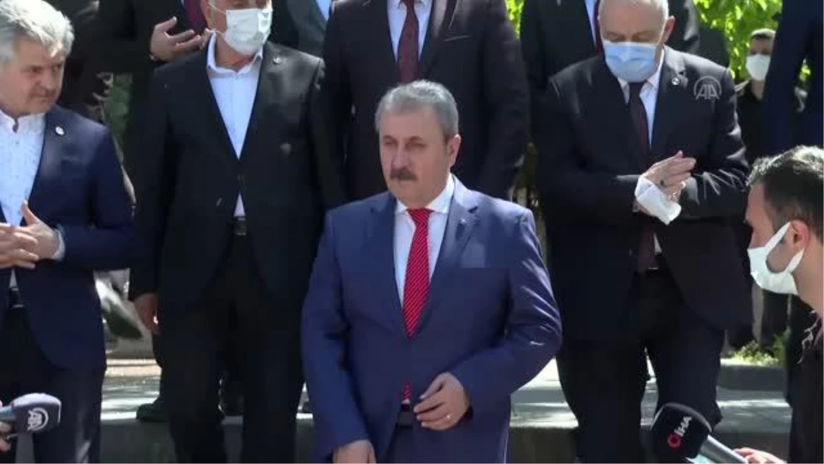 BBP Genel Başkanı Destici, Muhsin Yazıcıoğlu\'nun mezarını ziyaret etti (2)