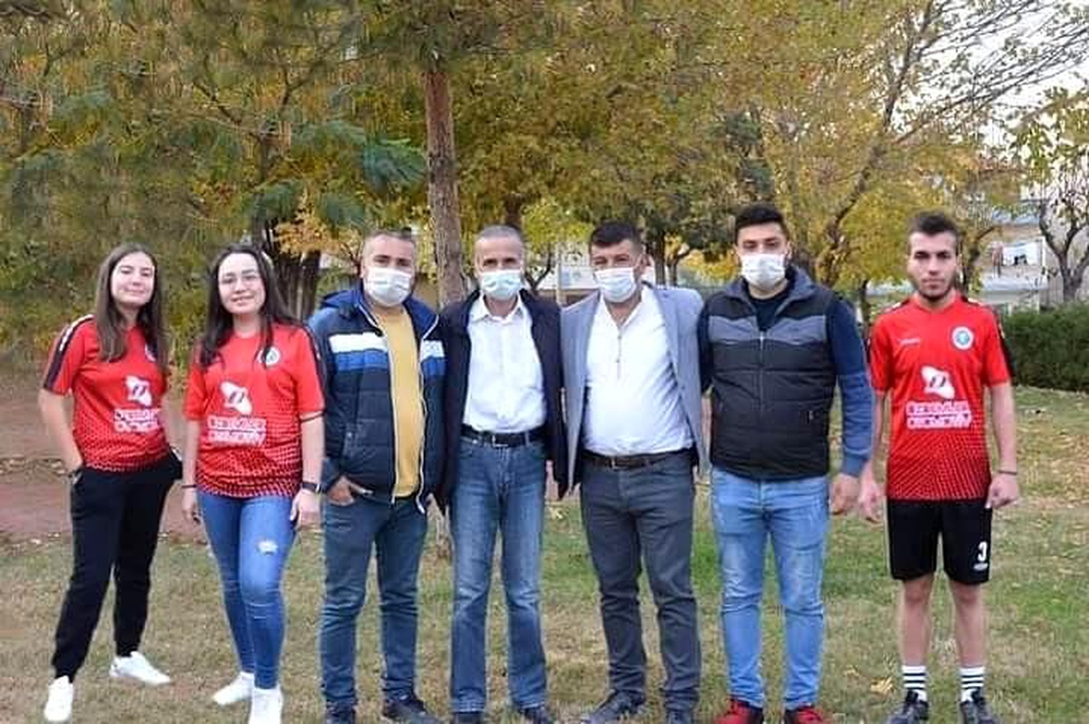 \'Biz varız\' ekibi çocukları sevindirdi