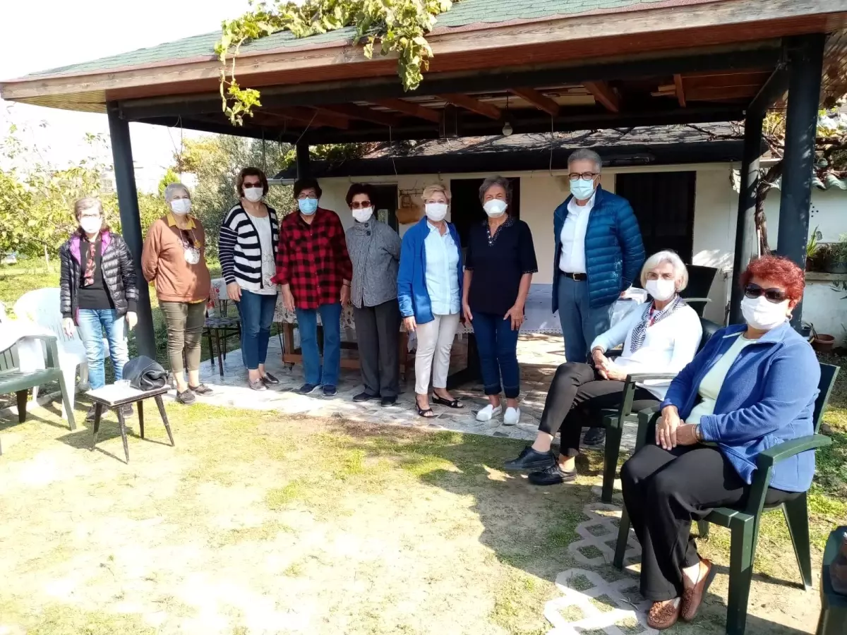 Burhaniyeli kadınlardan 175 aileye bayram yardımı