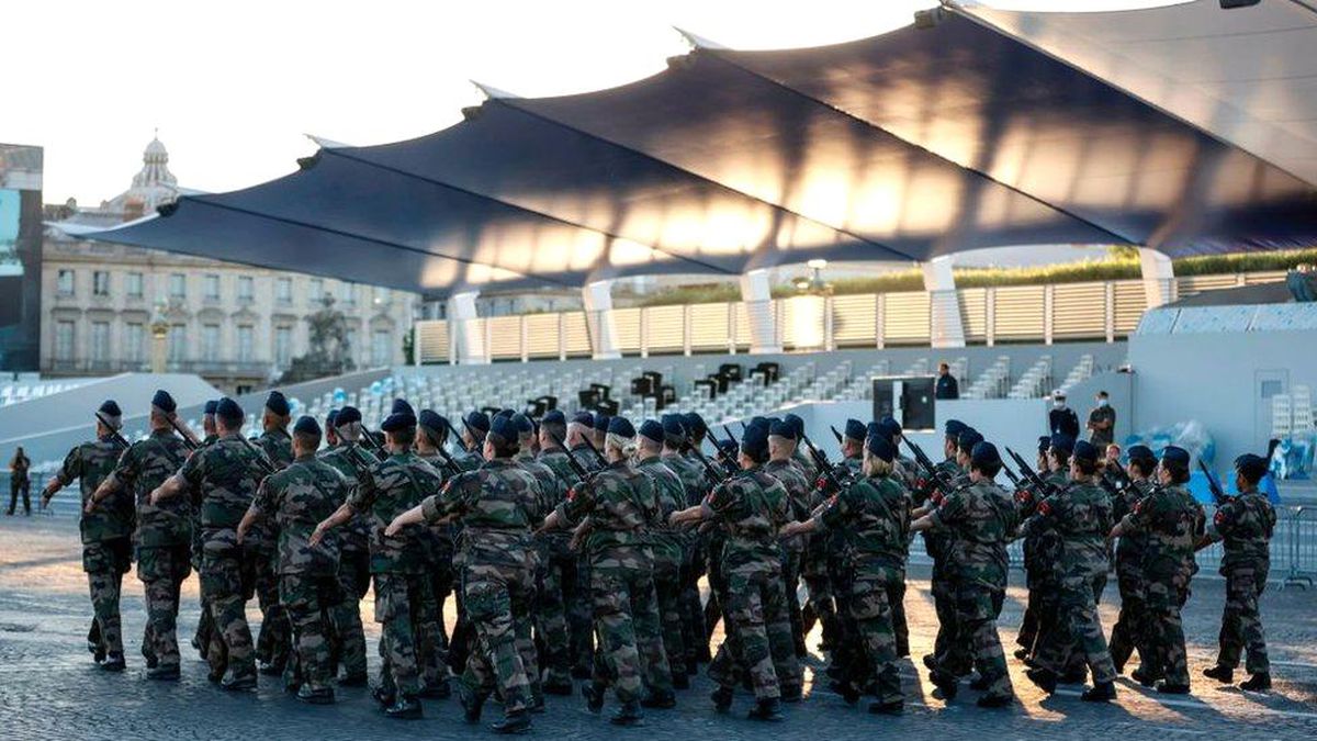 Fransa\'da, kamuoyuna açık bir mektupla \'iç savaş uyarısı yapan\' imzacı askerlerin istifası istendi