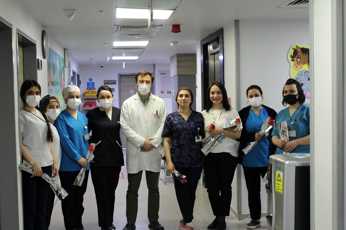 Hemşireleri bu anlamlı günlerinde unutmadılar