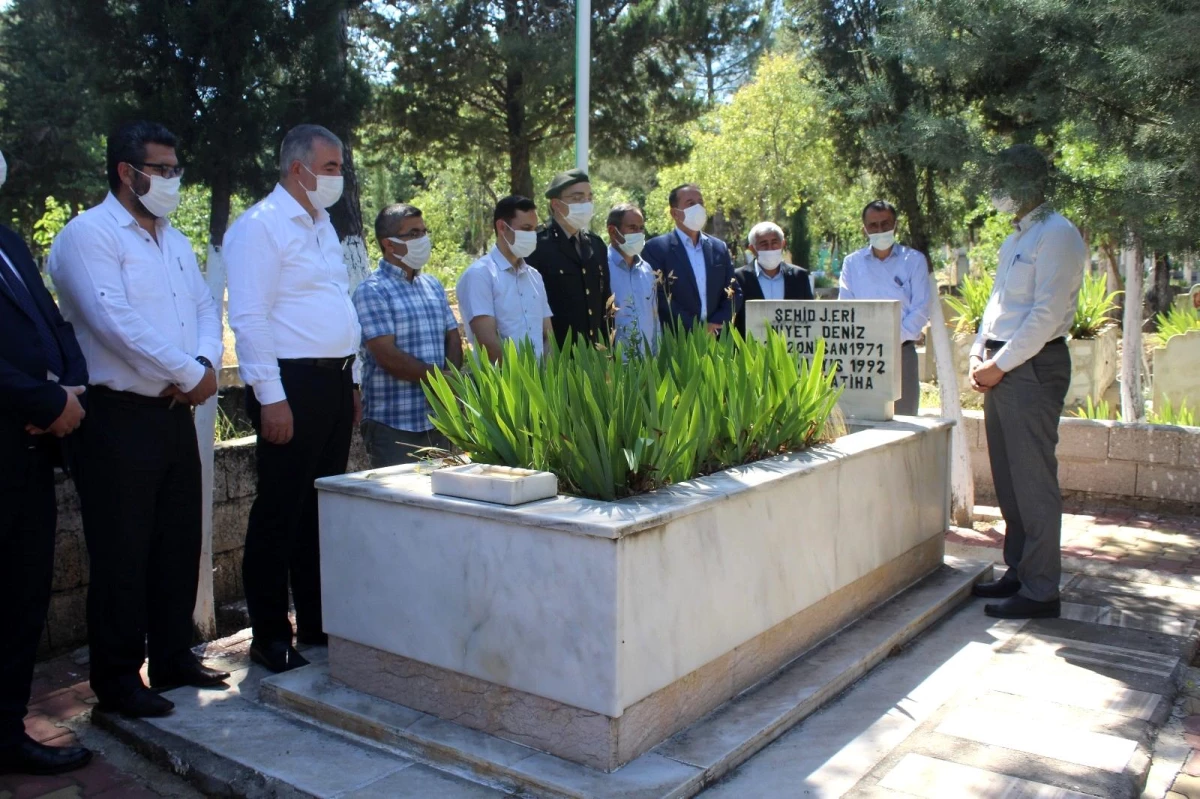 Kahta\'da bayram öncesi şehit mezarlarına ziyaret