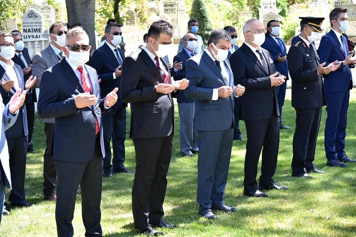 Karaman\'da şehitlik ziyareti