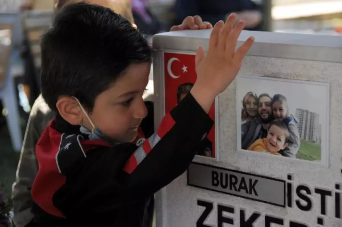 Kayseri\'de şehitlikte hüzünlü bayramlaşma