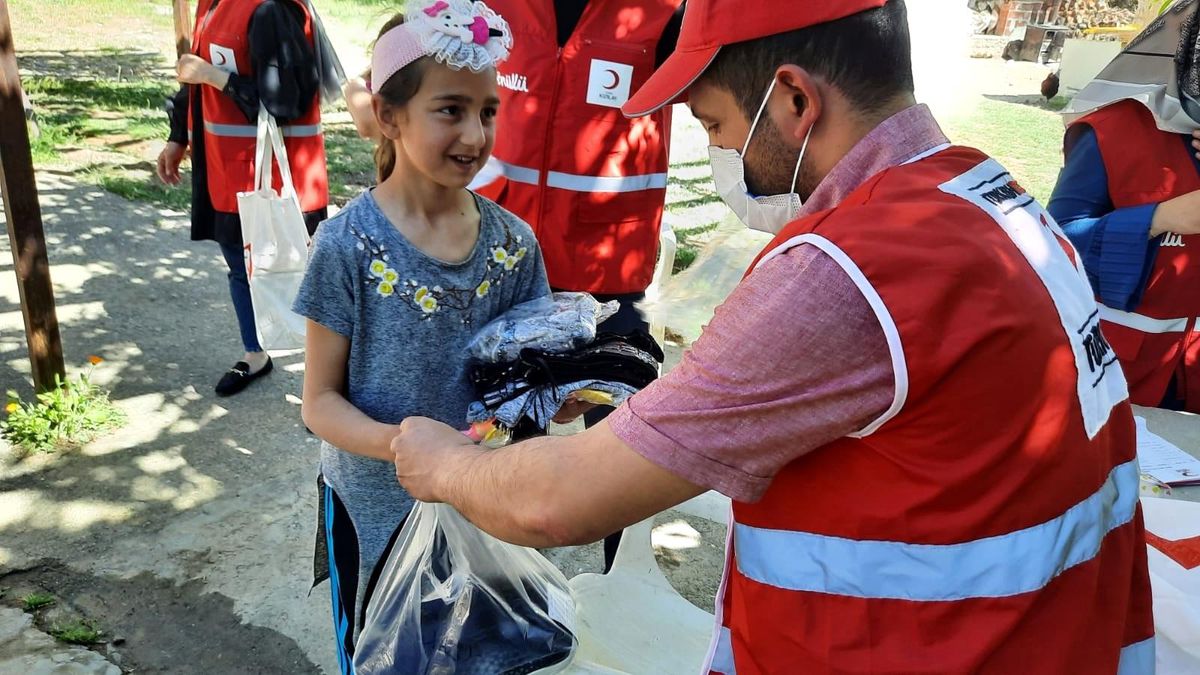 Kızılay\'dan erken bayram coşkusu