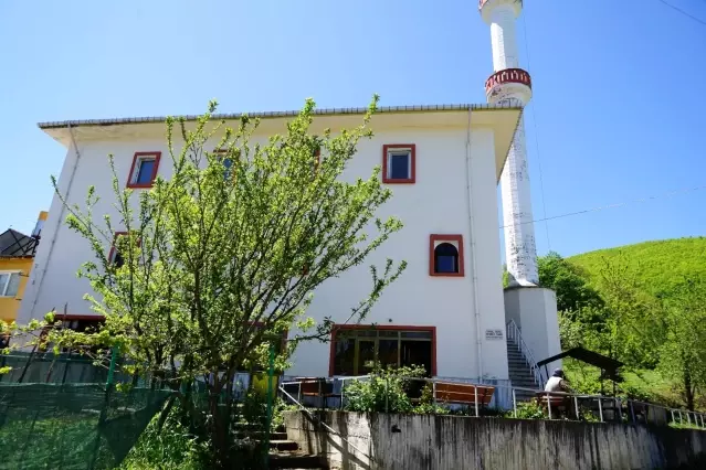 'Bir şeyim yok' diyerek camiye giden kişi koronavirüs çıktı! Beraber namaz kıldığı 6 kişi virüsten yaşamını yitirdi