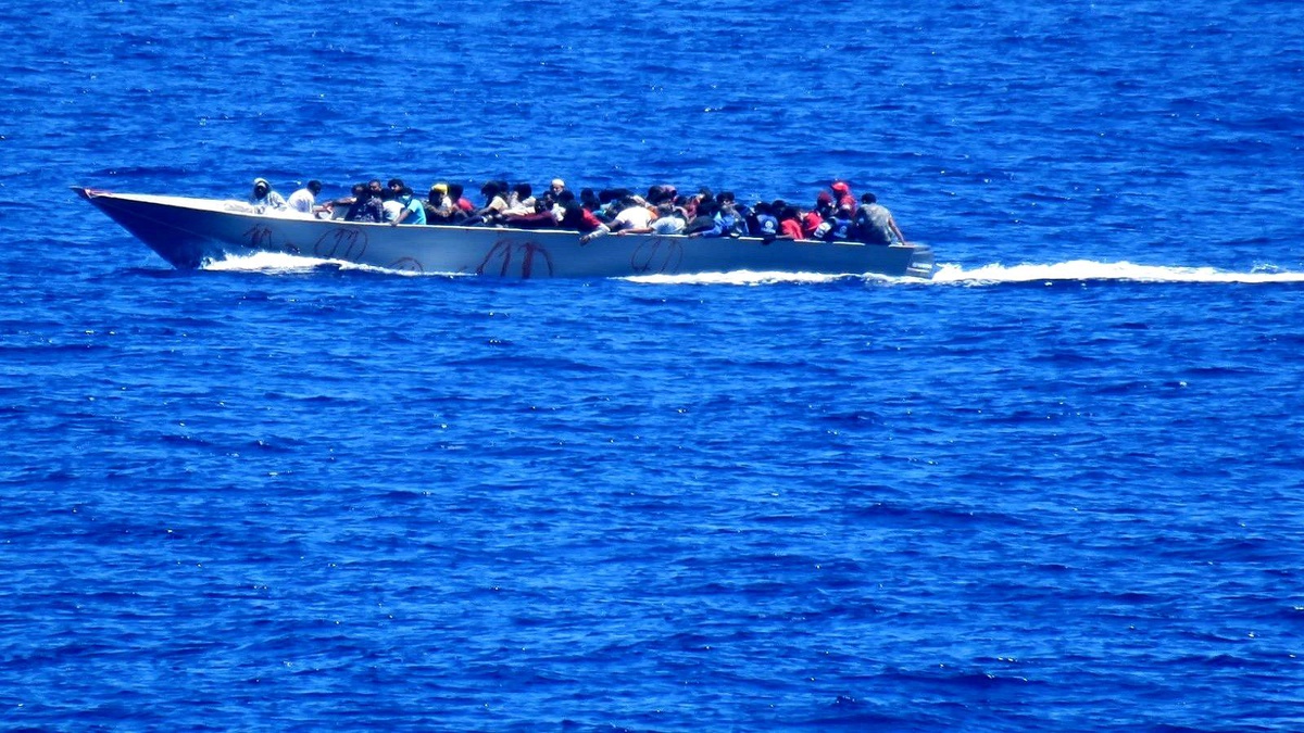 Son dakika haber! Libya açıklarında 4\'ü çocuk 54 düzensiz göçmen kurtarıldı
