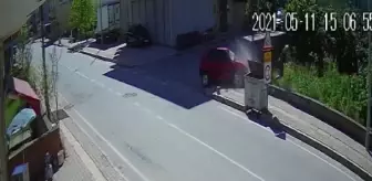 Son Dakika | Otomobilin yayaya çarptığı kaza kamerada
