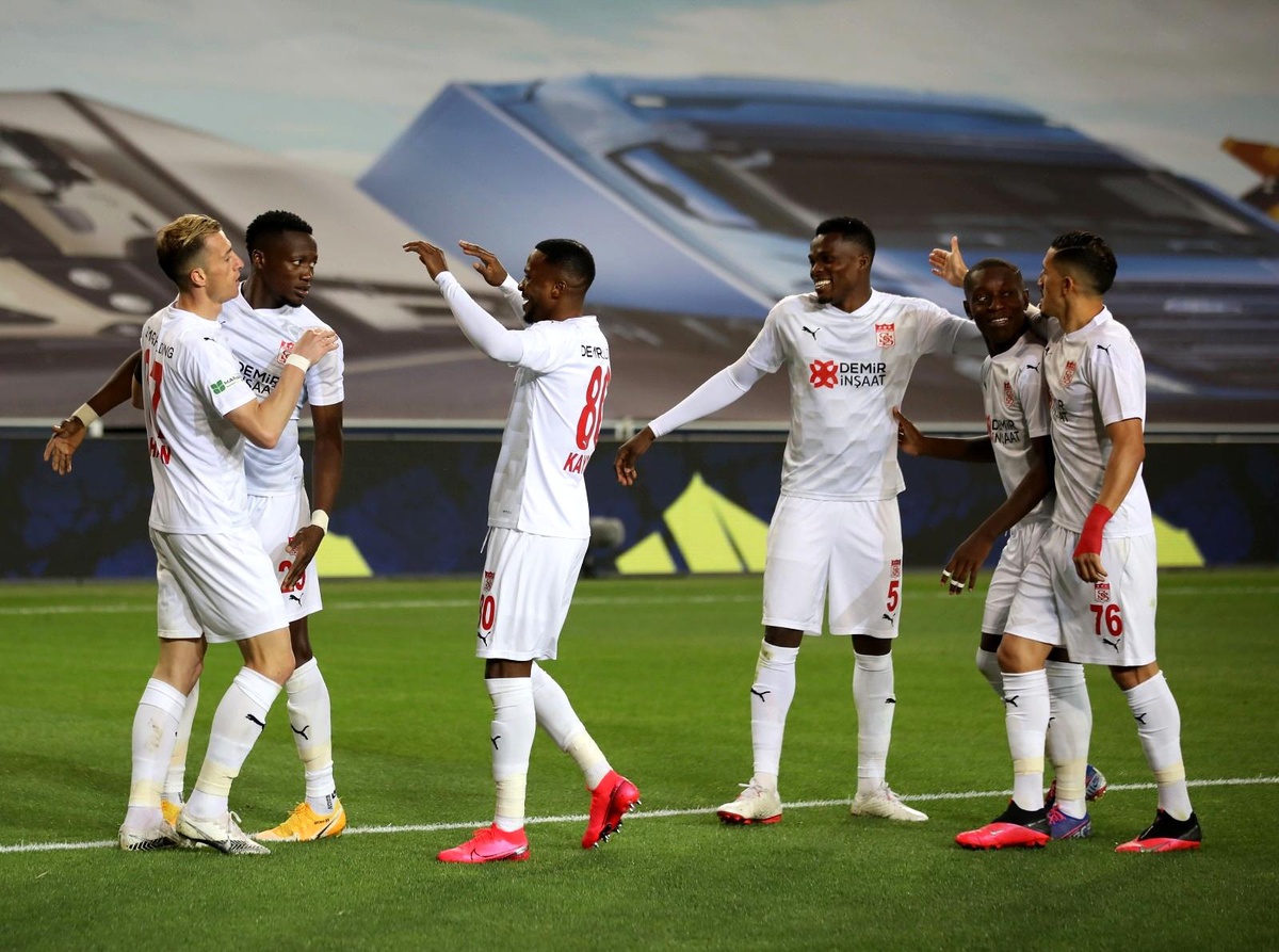 Sivasspor, bu sezon İstanbul\'da ilk kez kazandı